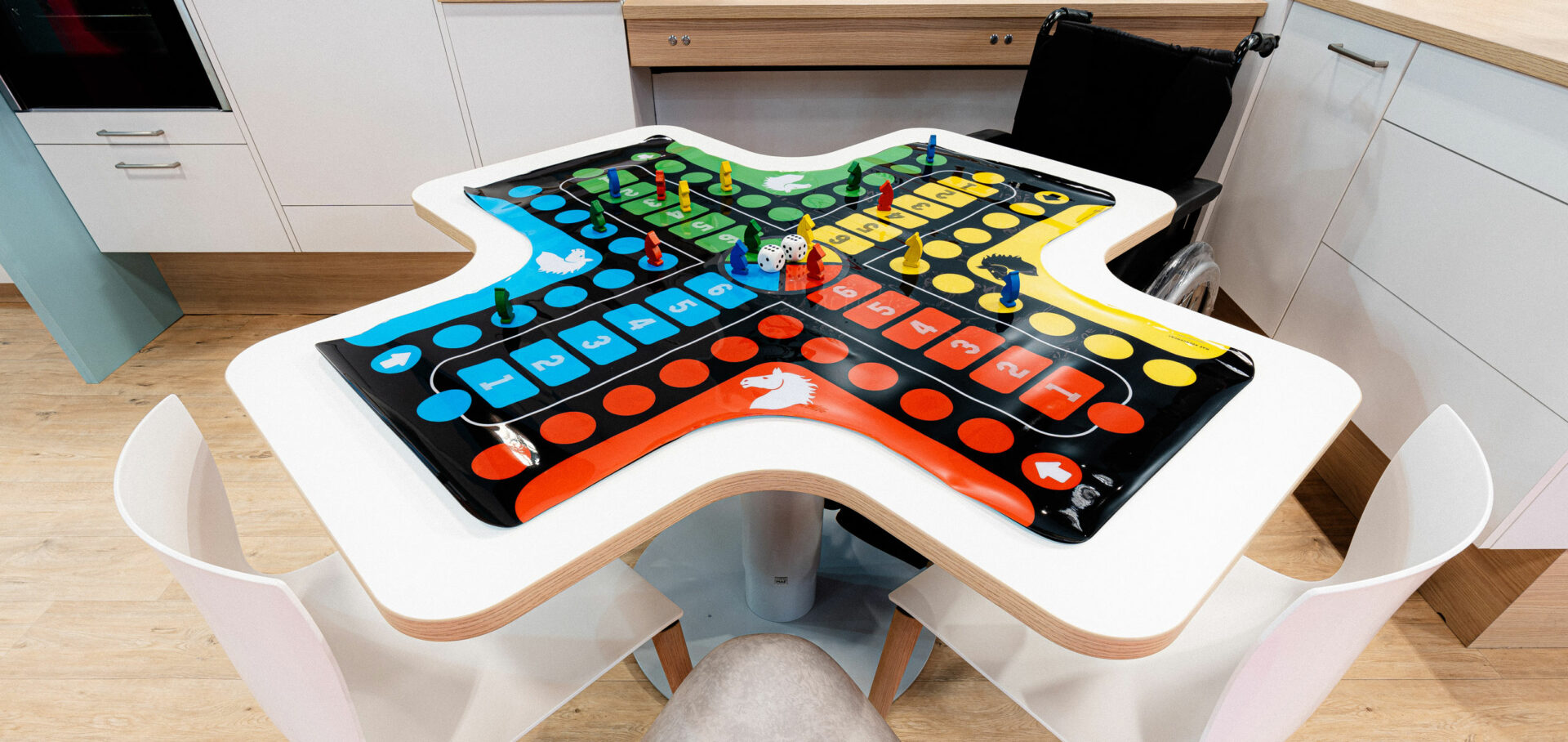 Table Trèfle avec tapis de jeux